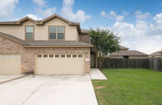 Beautiful 3 Bedroom Duplex Located in New Braunfels, Texas! photos photos