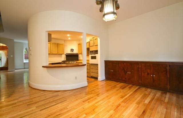 919 SPRUCE STREET Gallery 4