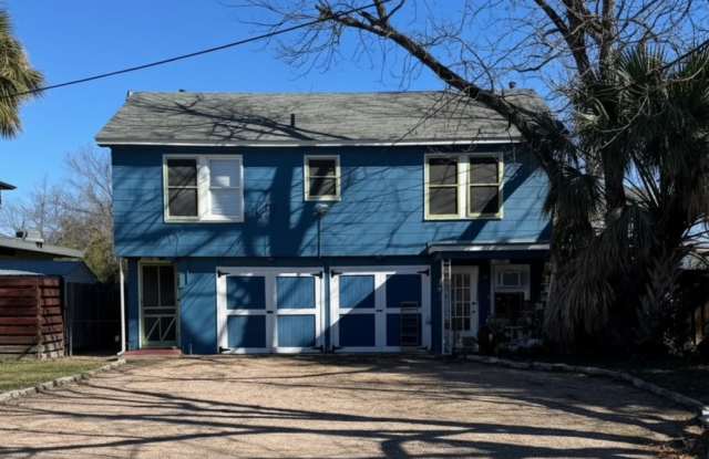 902 1/2 E 43rd photos photos