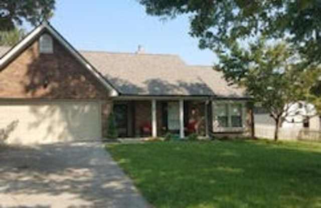 Knoxville 37922 - Available July 1st! 3 bedroom, 2 bath home - Contact Susan Niedergeses 865-300-4722 photos photos