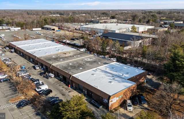 28 INDUSTRIAL PARK Drive unit: U photos photos