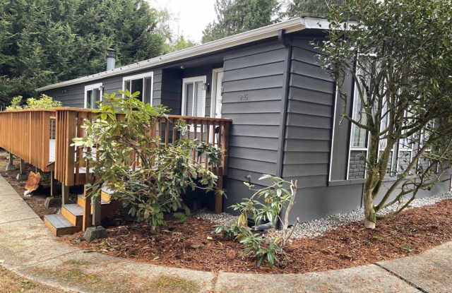 Fully Furnished Fox Island Home - Short and Long Term Leases Welcome - 916 Gway Drive, Fox Island, WA 98333