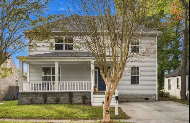 Spacious Norfolk Home with Private Basketball Court & Fenced Backyard! Gallery 4