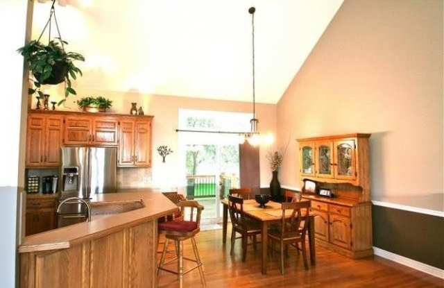 2613 North East Horseshoe Drive Gallery 4