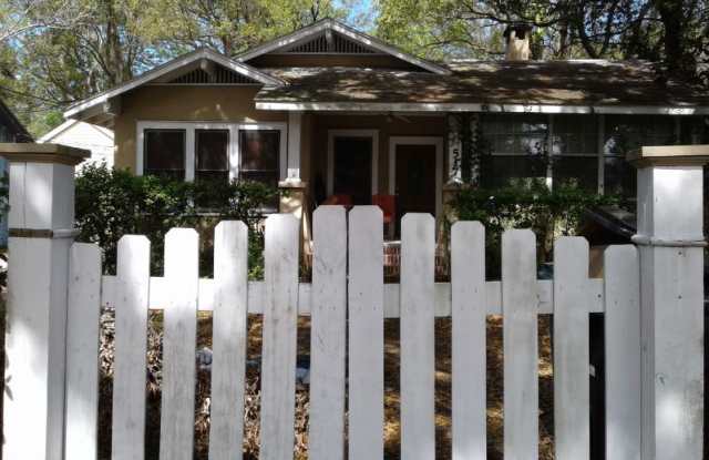 517 E Amelia St Gallery 2