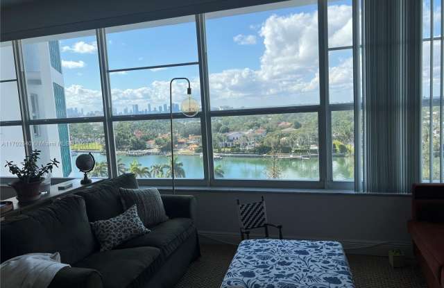 4925 Collins Ave photos photos