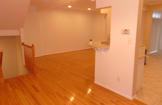 22 BRIDLE CT Gallery 4