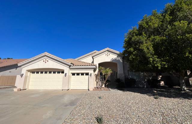 Space Galore! 6 bed, 4 bath in desirable Fletcher Heights - 8068 West Louise Drive, Peoria, AZ 85383