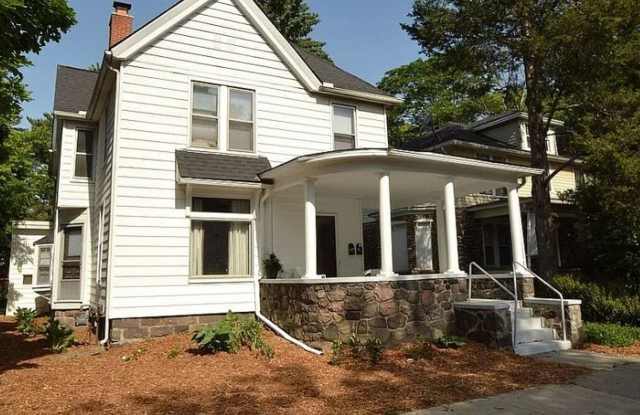 113 N. Hamilton (Rolling Lakes Yacht Club LLC) photos photos