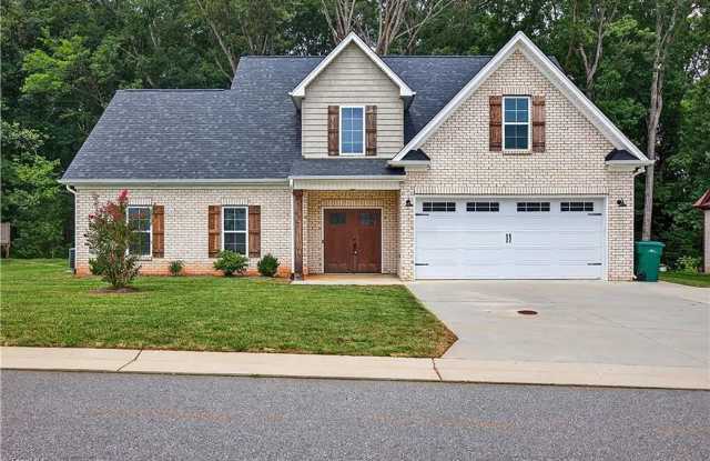 ****** $200 OFF FIRST FULL MONTH OF RENT!! ****** photos photos