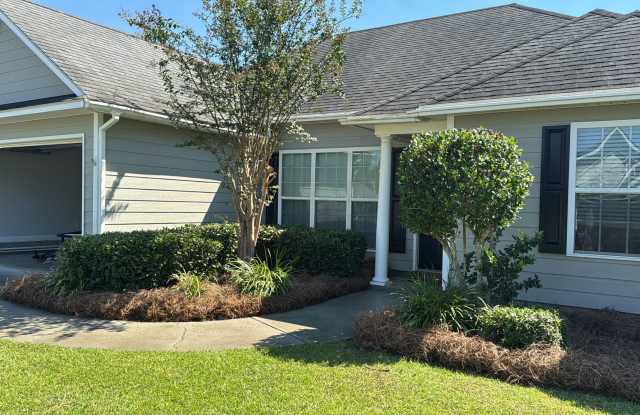 Modern 3BR/2.5BA Gem with 2-Car Garage and Pet-Friendly Yard in Valdosta! Gallery 3