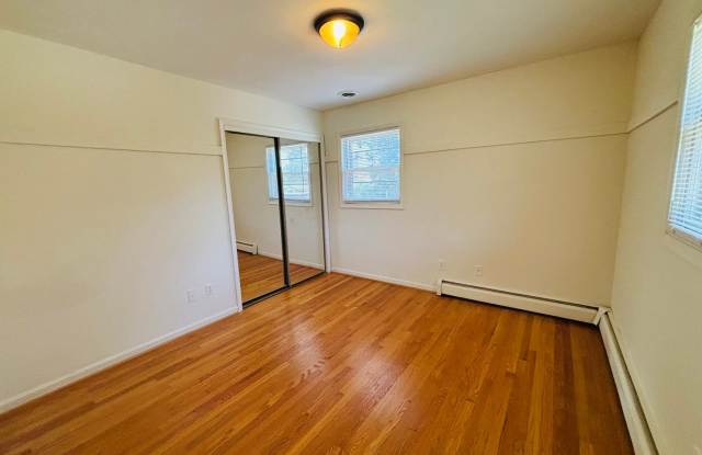 4 Bedroom 2.5 Bath House 1 Car Garage Gallery 4