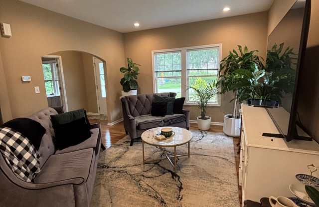 1300 Bobolink Road Gallery 2