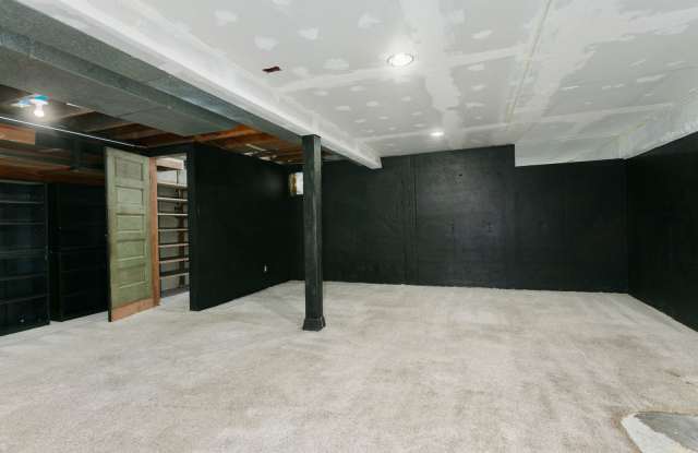 3 Bed 2 Bathroom with yard in Lakewood! Gallery 3