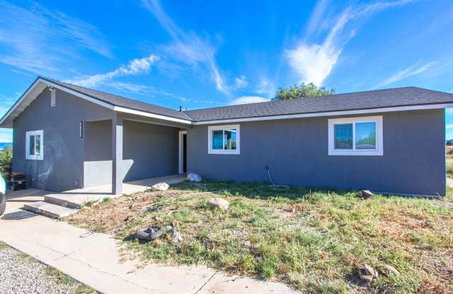 4 Bedroom 2 Bathroom home in Chino Valley Gallery 3