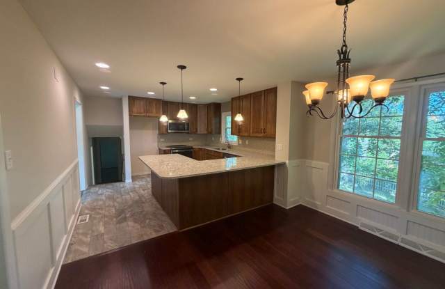 Large house and yard! Westwood/Southwest Hills area! Gallery 4
