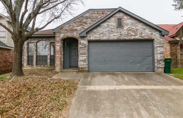 402 Wolfe St - 402 Wolfe Street, Cedar Hill, TX 75104