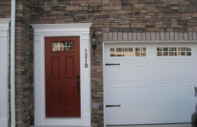 Large, Luxury, Garage Townhome in Hockessin, Delaware photos photos