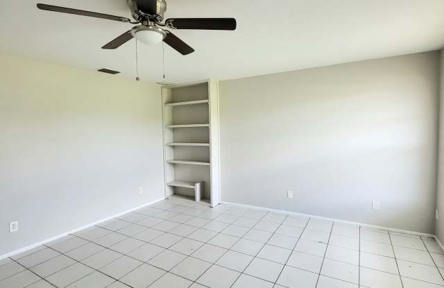 406 Northeast 24th Place Gallery 2