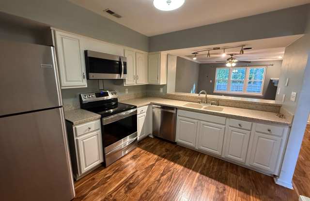 Beautiful Town Home on a Cul-De-Sac Gallery 3
