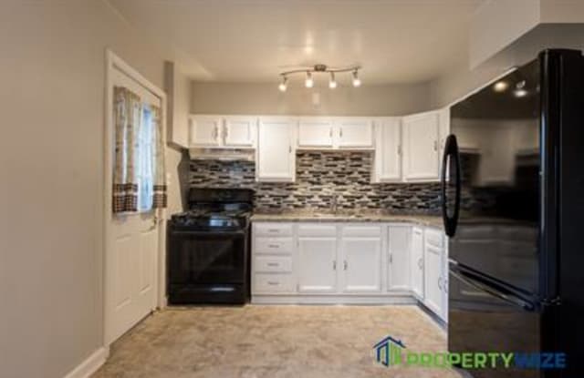 136 Bladen Rd - 136 Bladen Road, Essex, MD 21221