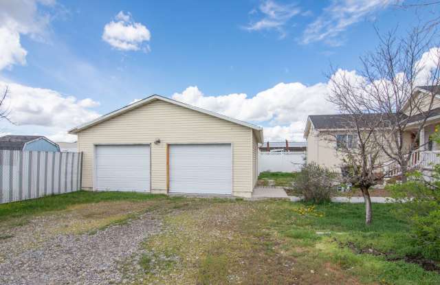 Fully Renovated Home + Shop + RV Parking in Tremonton! photos photos