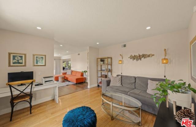 19220 Index St Gallery 2