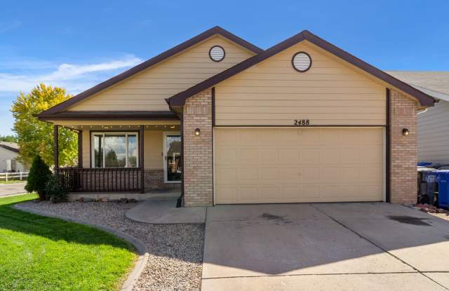 Updated 3 Bed/3 Bath Single Family Home on Corner Lot - Available NOW! Gallery 3