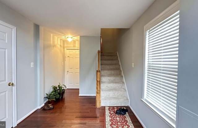 511 GINKGO TERRACE NE Gallery 2