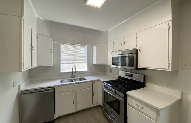 Seller Finance or Lease 3 bd | 2 ba Available Now! Located near Basse Rd/Blanco Rd minutes from Alamo Quarry! Gallery 4