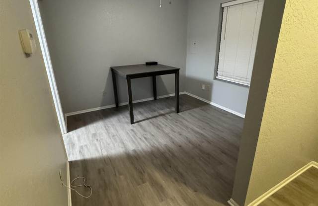 8273 Heartfield Gallery 2