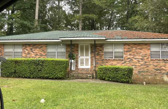 Charming 2BR/1BA in the Heart of Opelika – Convenient to Downtown photos photos
