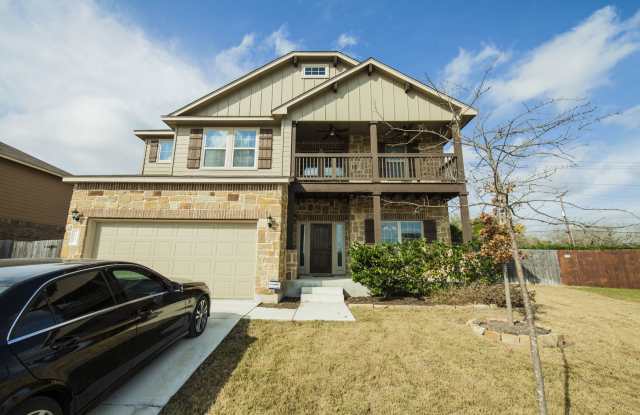 STUNNING 4 BEDROOM IN NEW BRAUNFELS FEATURING TONS OF UPGRADES!!! - 2712 Scarlet Tanger, New Braunfels, TX 78130