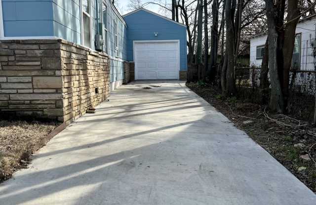 1012 E King Pl Gallery 2