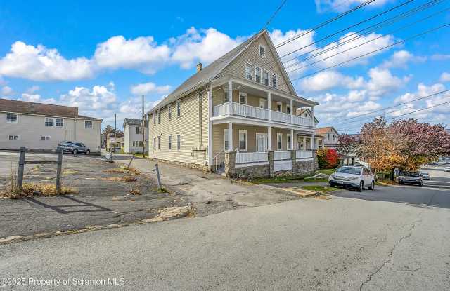 538 Birch Street Gallery 2