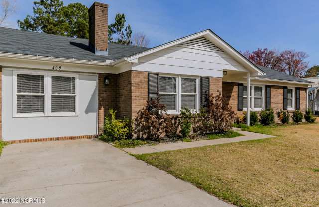 409 Webb Boulevard - 409 Webb Boulevard, Havelock, NC 28532