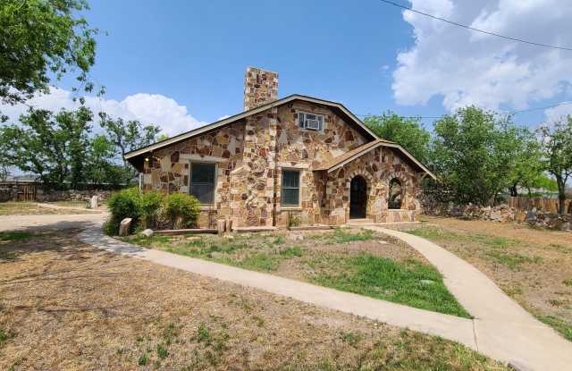 Coming Soon... 4-Bedroom Home w/ Huge Lot!! photos photos