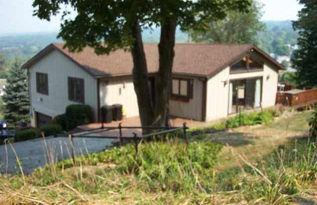 25 Avery Knoll Gallery 2