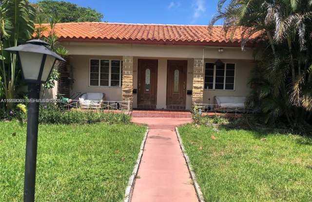 11121 NE 9th Ct photos photos