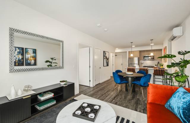 Ellis at Bel-Red Gallery 2