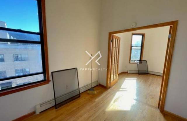 209 Wilson Avenue Gallery 3