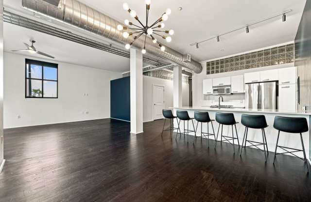 2 Bedroom, 2 Bath Modern Condo In Ballpark District! Gallery 3