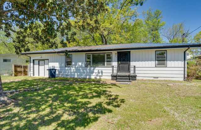 Newly renovated 3bed 1beath for rent! photos photos
