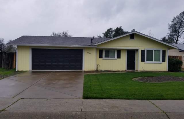 3 Bedroom 2 Bath Home In East Redding - 1217 Woodside Meadows Road, Redding, CA 96002