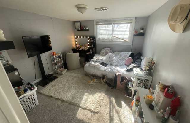 Excellent 4 bedroom home in great neighborhood Gallery 4
