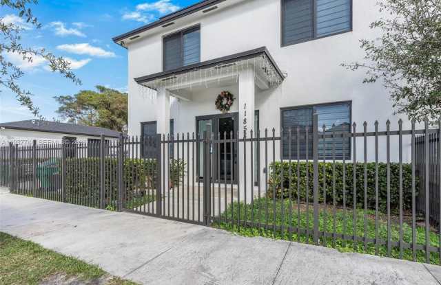 11851 SW 220th St photos photos