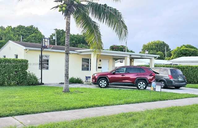 1000 NE 13th Ave photos photos