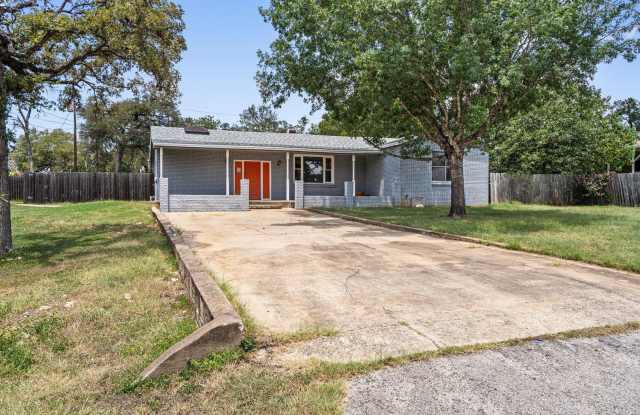 Incredible 3-Bedroom Home on Massive Lot in South Austin photos photos Incredible 3-Bedroom Home on Massive Lot in South Austin photos photos