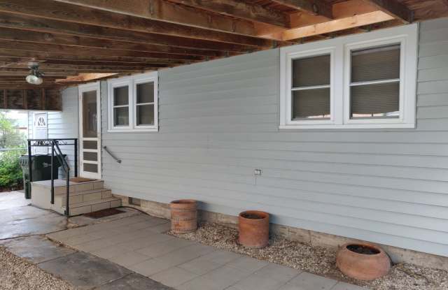 1 Bed 1 Bath Home with Office Space Gallery 4