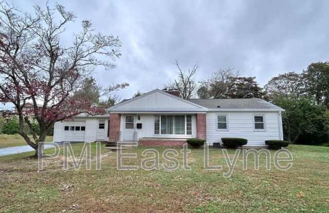 22 Whitewood St - 22 Whitewood Street, Old Saybrook Center, CT 06475